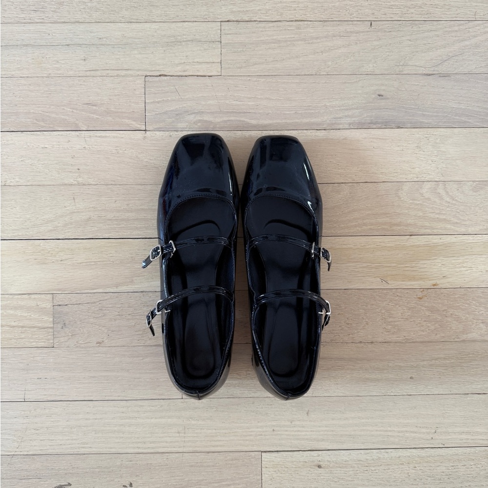 Black Patent Leather Mary Jane Shoes with Heel - Picture 3 of 3